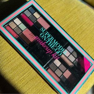 VICTORIAS SECRET SUPERMODEL ON THE GO makeup palette
